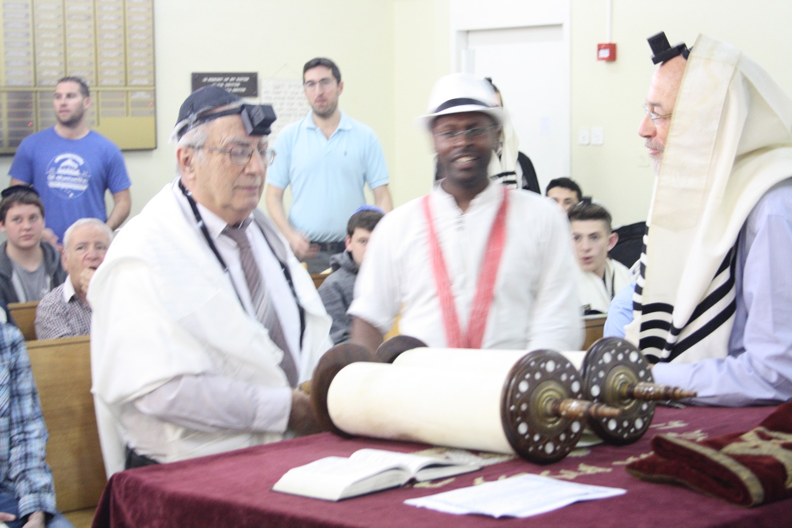 כל המשפחה הגיעה לחגוג בר מצווה לסבא יוסי. צילום: אלבום פרטי