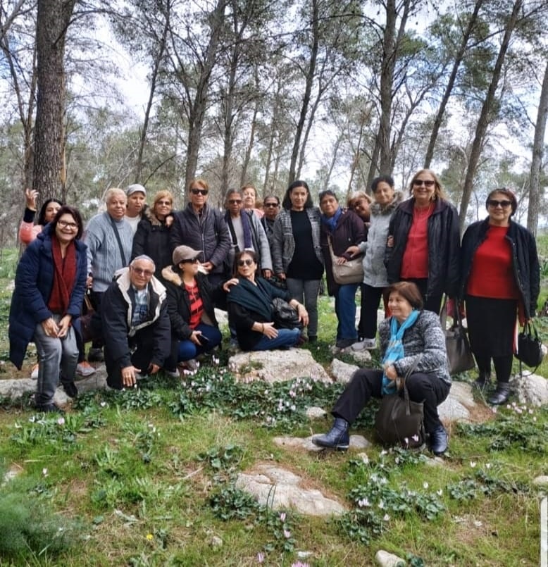 באחד הטיוים של הקבוצה. צילום באדיבות לאה אלבוחר