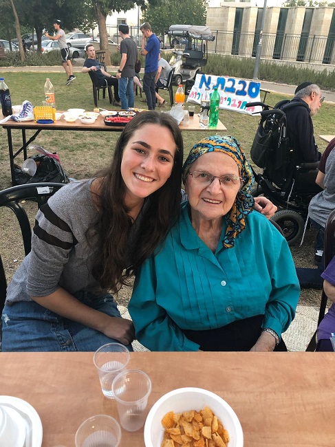 מנסים להפוך את ההתנדבות לעניין כיפי. מתוך אחד המפגשים, צילום באדיבות סבבתא