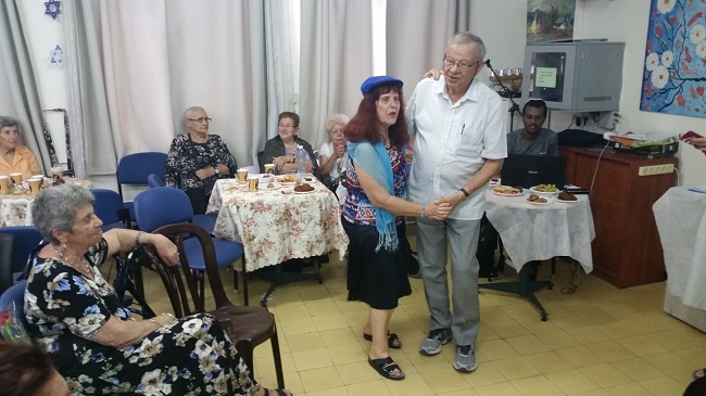 בחגיגות יום ההולדת של שרגא קלוש. צילום באדיבות עמותת עמך