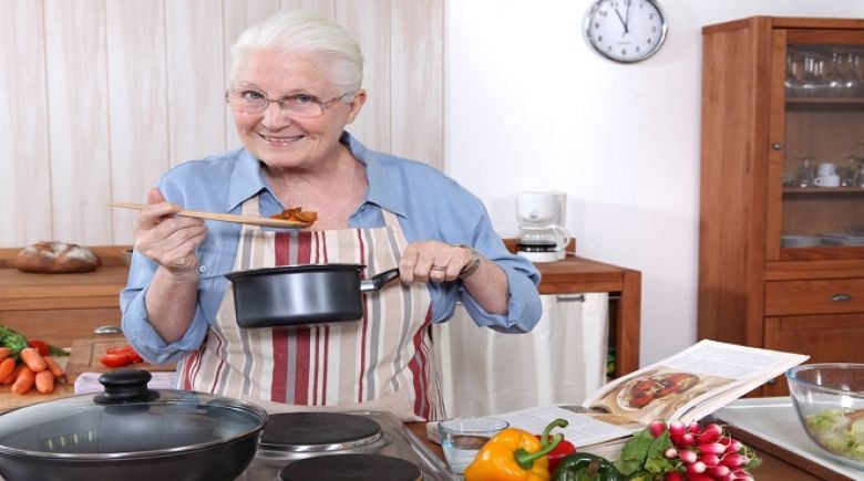 סבתא בישלה מנה, ועשתה מזה כסף