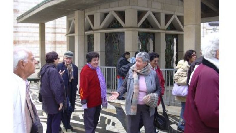 התוכנית של אירית: להכיר חברים חדשים