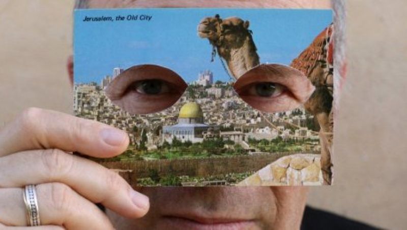 רגע לפני שהגלויות נעלמות