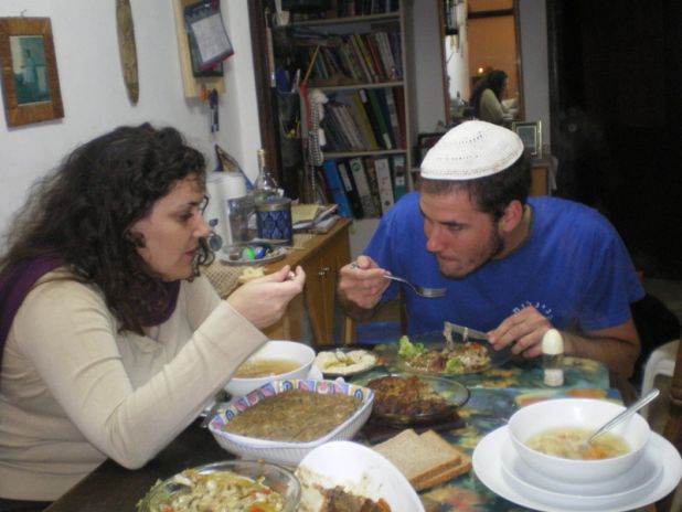 הדילמה - תורה או עבודה - מגיעה לביתי
