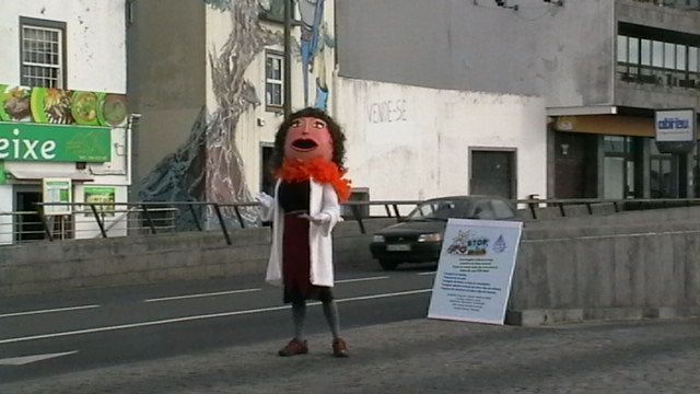 יציאות --הזמר --המלך 