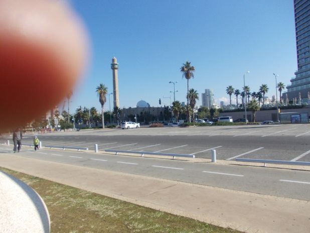 כרמי גילון --אז מה ??? לכבות את הטלויזיה שהמוצץ ינאם ???