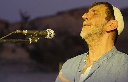 רוצים לזכות בזוג כרטיסים למופע החדש של שלמה בר מייסד הברירה הטבעית?