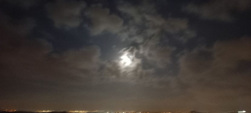 שלושה ירחים fm