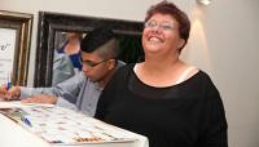 חברה או חבר לקפה בתל אביב
