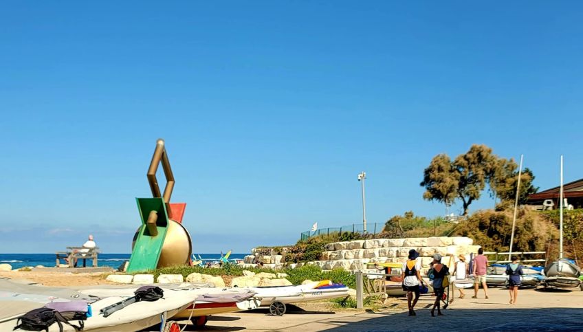 רכיבה על אופניים בפארק הירקון בשעות 10 לערך לפחות 