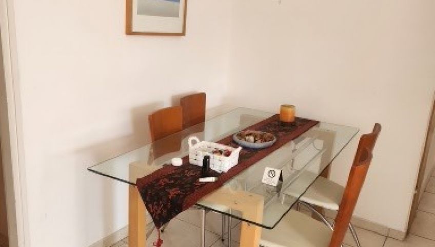שולחן זכוכית +4 כיסאות ,לא היה בשימוש 