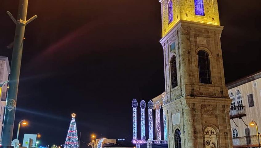 סיור מנגן שירי אהבה ביפו: אורות צלילים ושקיעה מרגשת